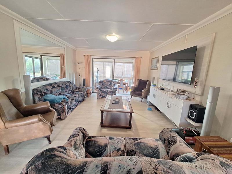 4 Bedroom Property for Sale in Hartenbos Heuwels Western Cape